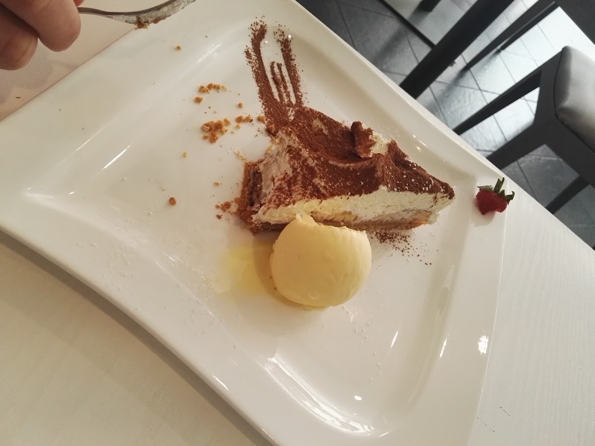 Amo Cafe Bar Bistro-10