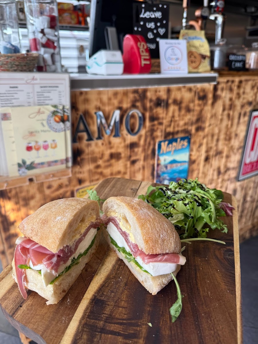 Amo Cafe Bar Bistro-2