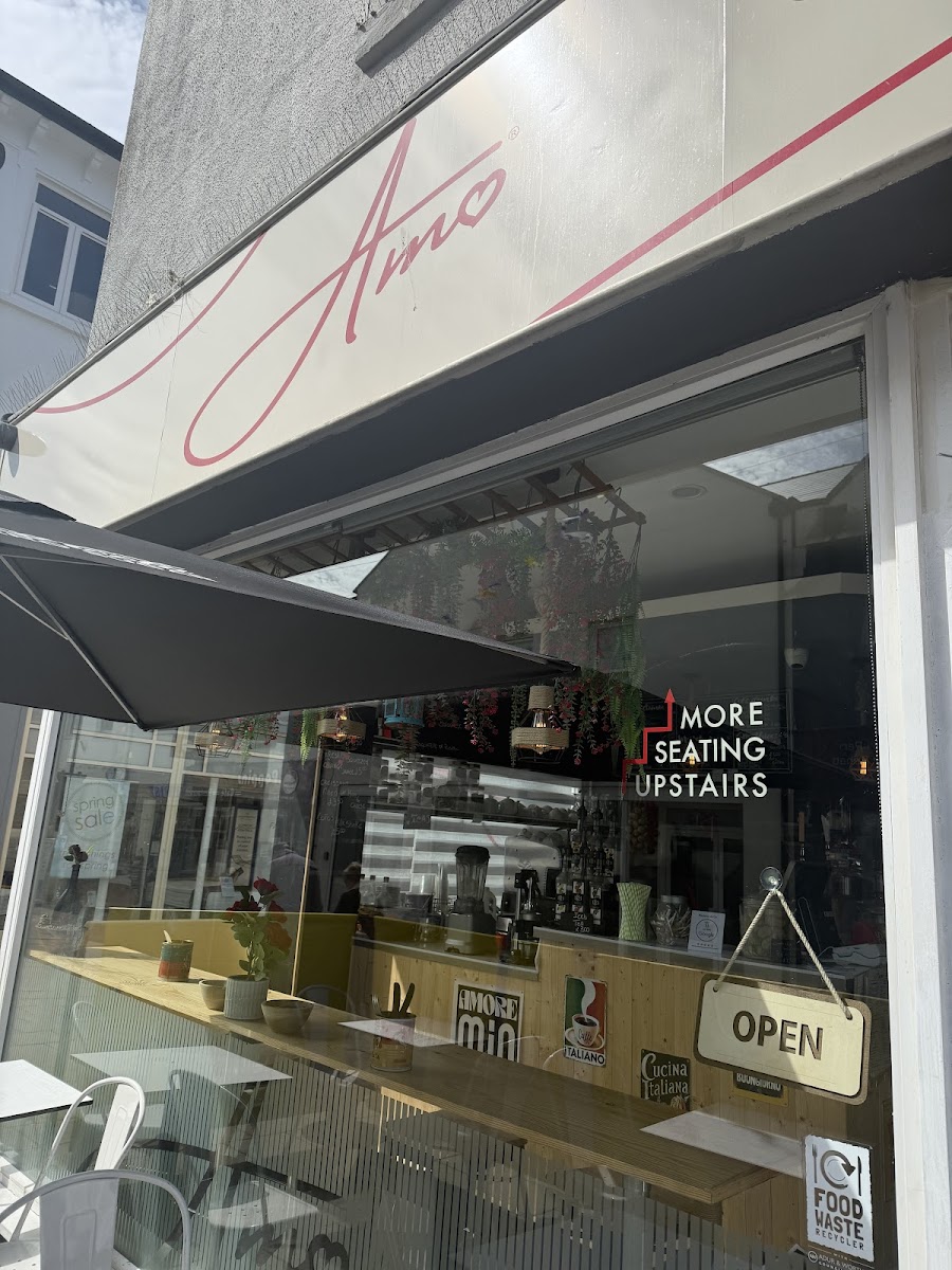 Amo Cafe Bar Bistro-4